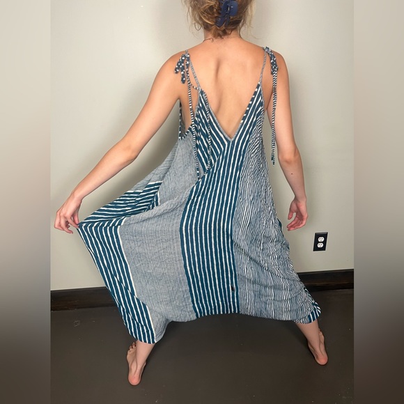 One Size Blue Striped no waist Jumpsuit with Shoulder Ties and elastic on legs - Picture 3 of 9